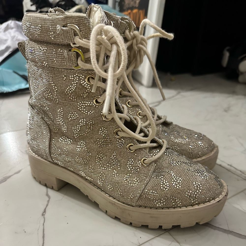 Gianni Bini Leopard boots